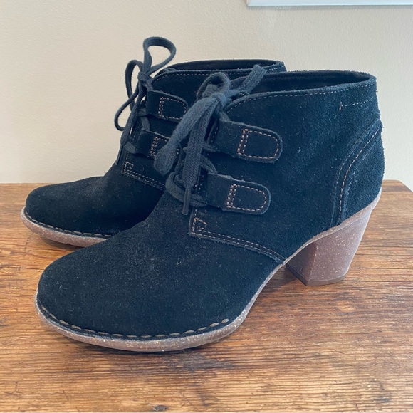 Clarks Artisan Carleta Lyon Suede Ankle Bootie Women's Size 6.5 Lace Up Boots - Picture 2 of 7